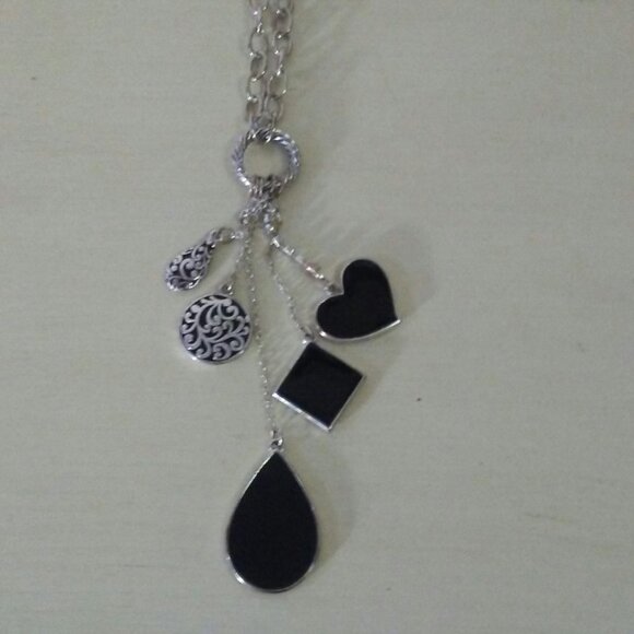 Silver necklace with 5 black charms and matching pierced earrings - Picture 2 of 6
